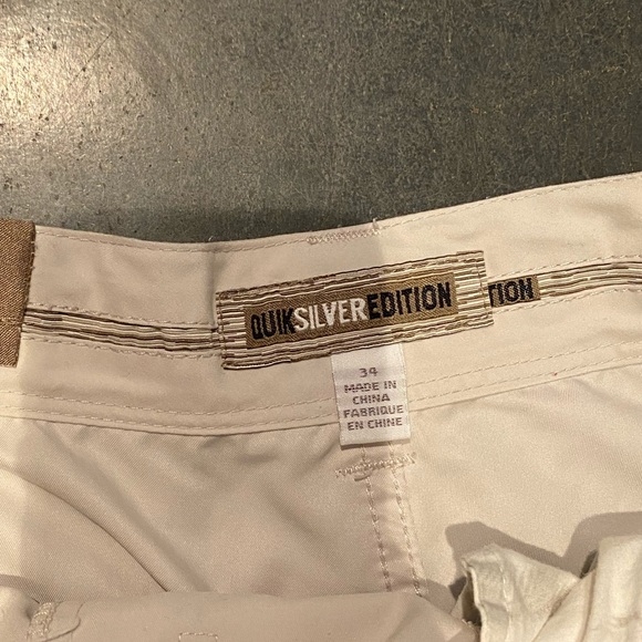 Size 34 US quicksilver shorts - Picture 3 of 3
